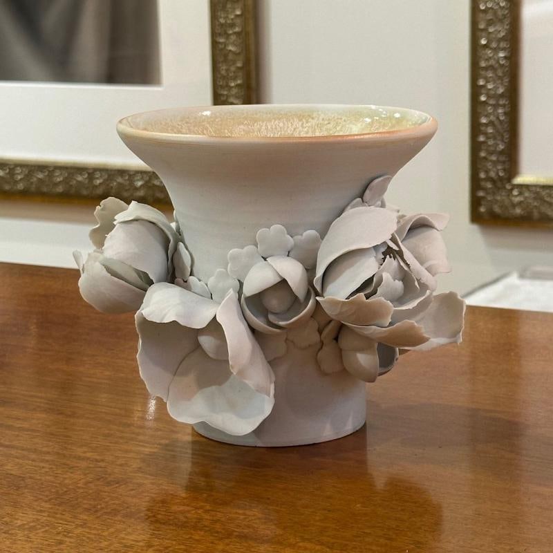 Chala Toprak, Contemporary, Modern Sculpture, Flower Vase, Porcelain, 2023 - 2