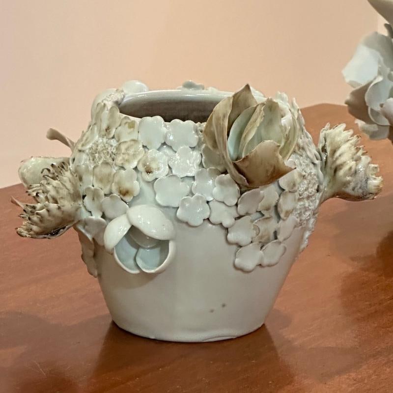 Chala Toprak, Contemporary, Modern Sculpture, Flower Vase, Porcelain, 2022 - 2