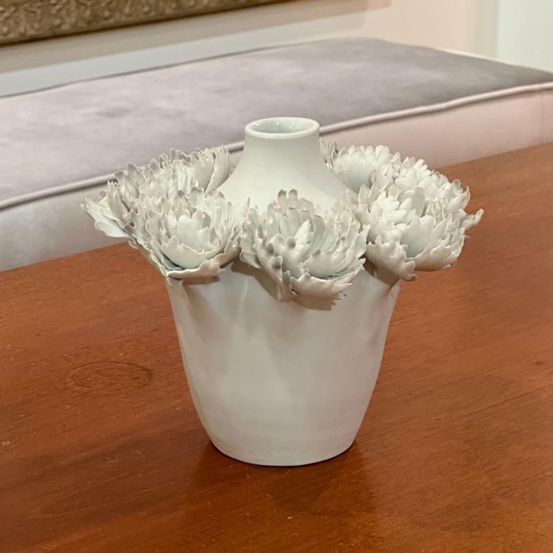 Chala Toprak, Contemporary, Modern Sculpture, Flower Vase, Porcelain, 2023 - 2