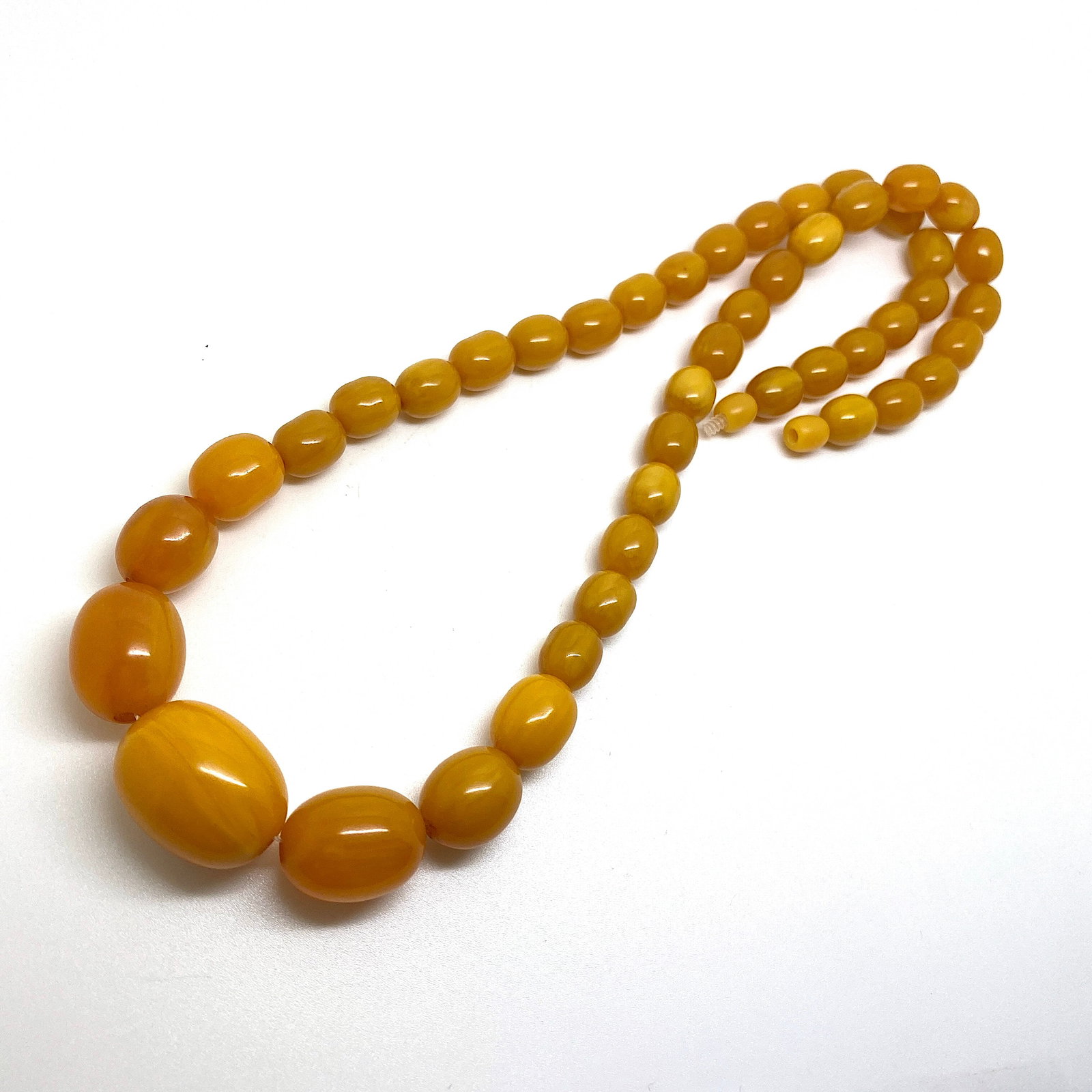 Splendid Bakelite Necklace made from Round Bakelite beads - 4