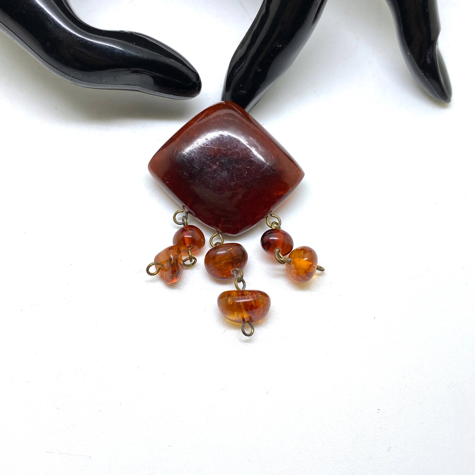Grand Vintage Amber Brooch - 2