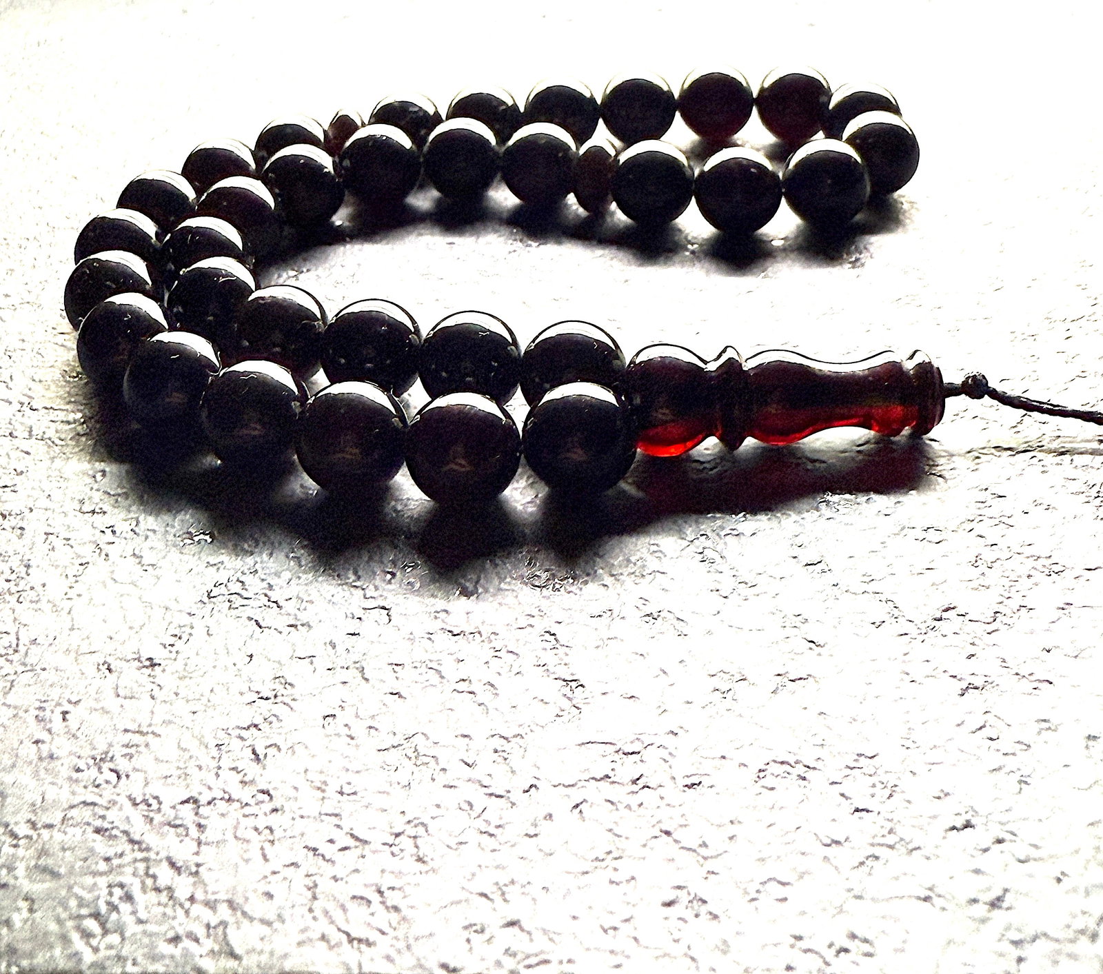 Beautiful Vintage Amber Tesbih made from Round Amber beads: Title:Beautiful Vintage Amber Tesbih made from Round Amber beadsMetal:NoneGemstone:AmberWeight:20.1 gSize:Bead size: 10.0 mm Bead size: 0.394 inches Made of:(Reconstituted Amber or Whole