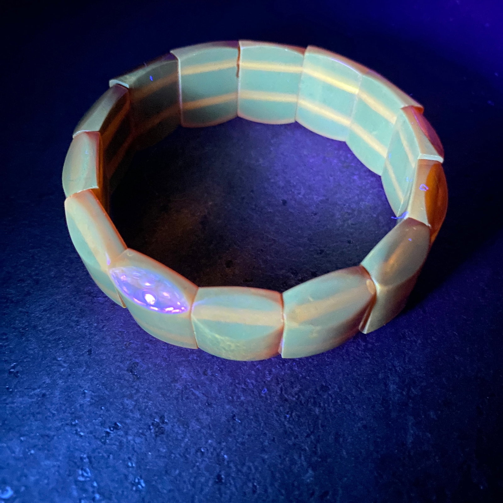 Grand Unique Vintage cut Amber bangle bracalet - 7