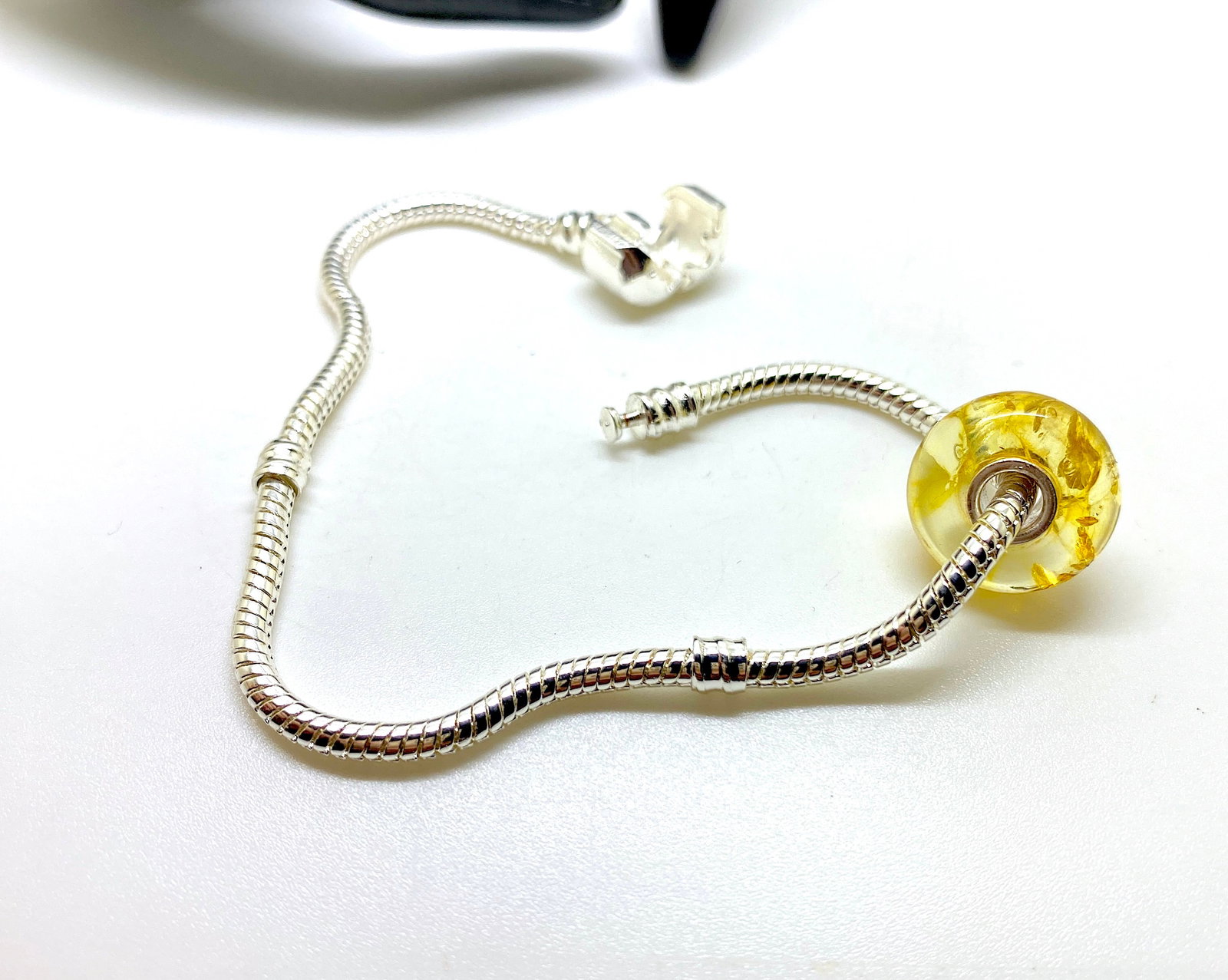 Unique and Grand Amber Bracelet made from Doughnut shaped Amber beads - 7