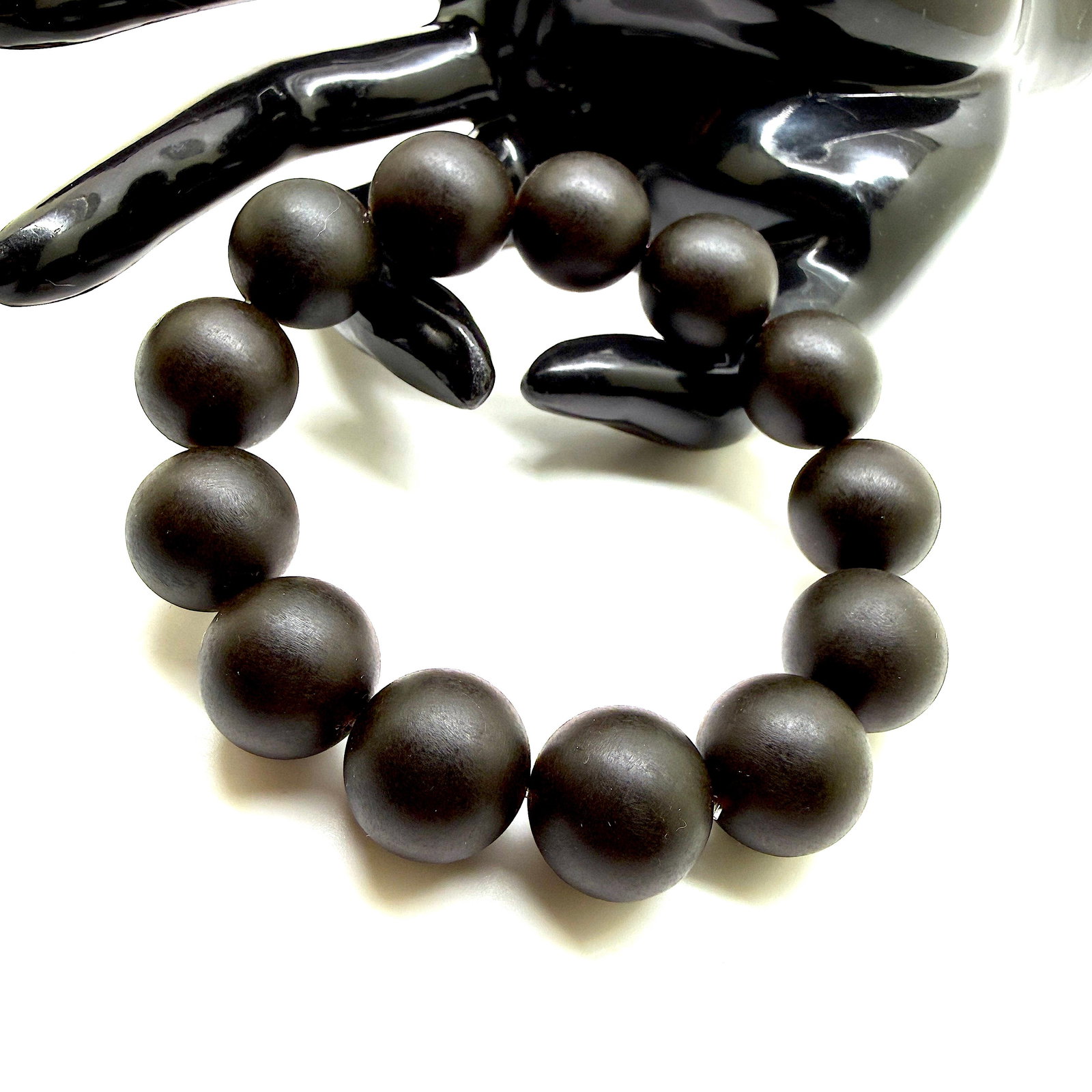 Unique and Exquisite Amber Bracelet made from Round Amber beads: Title:Unique and Exquisite Amber Bracelet made from Round Amber beadsMetal:NoneGemstone:AmberWeight:31.2 gSize:Bead size: 16.0 mm Bead size: 0.63 inches Made of:(Reconstituted Amber or Whole