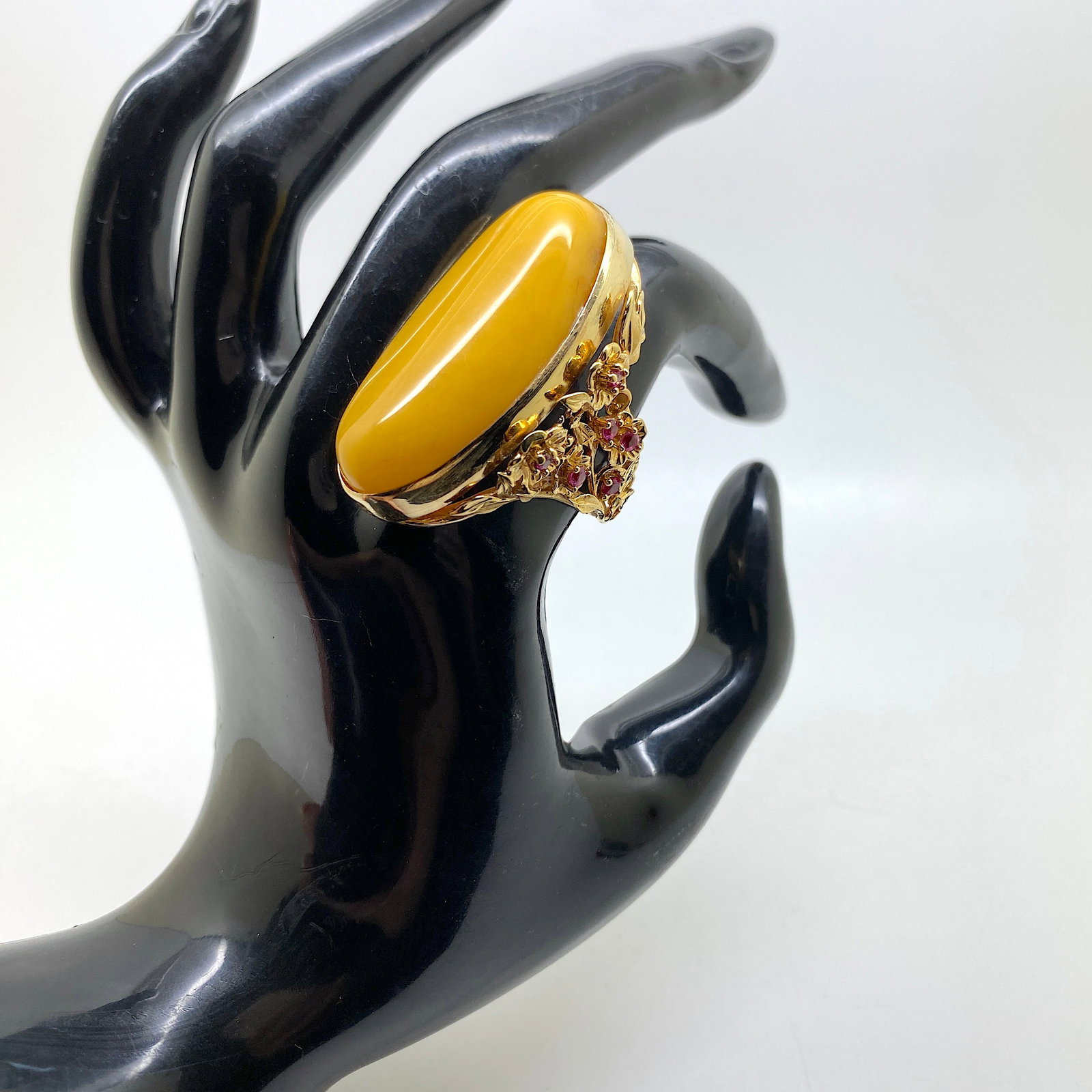 Unique and Remarkable Amber Ring with garnets (1 of 8)