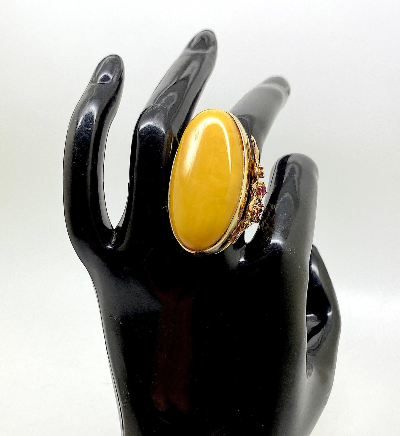 Unique and Remarkable Amber Ring with garnets - 8