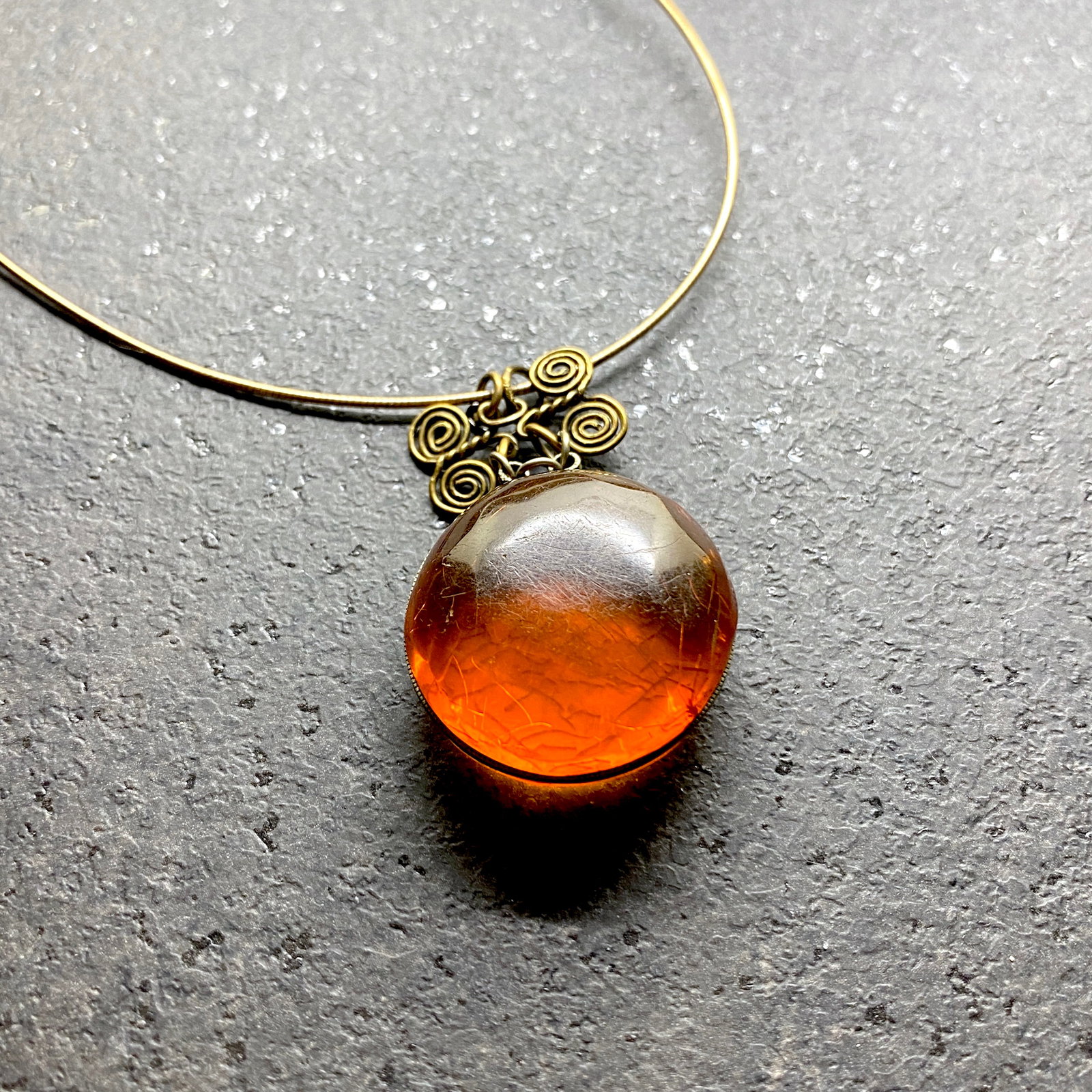 Impressive Vintage Amber Pendant shaped like a Drop - 4