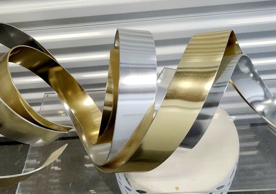 Large epic 40"w MCM Dan Murphy ribbon metal sculpture on clear luciite base. A collector level work. - 3