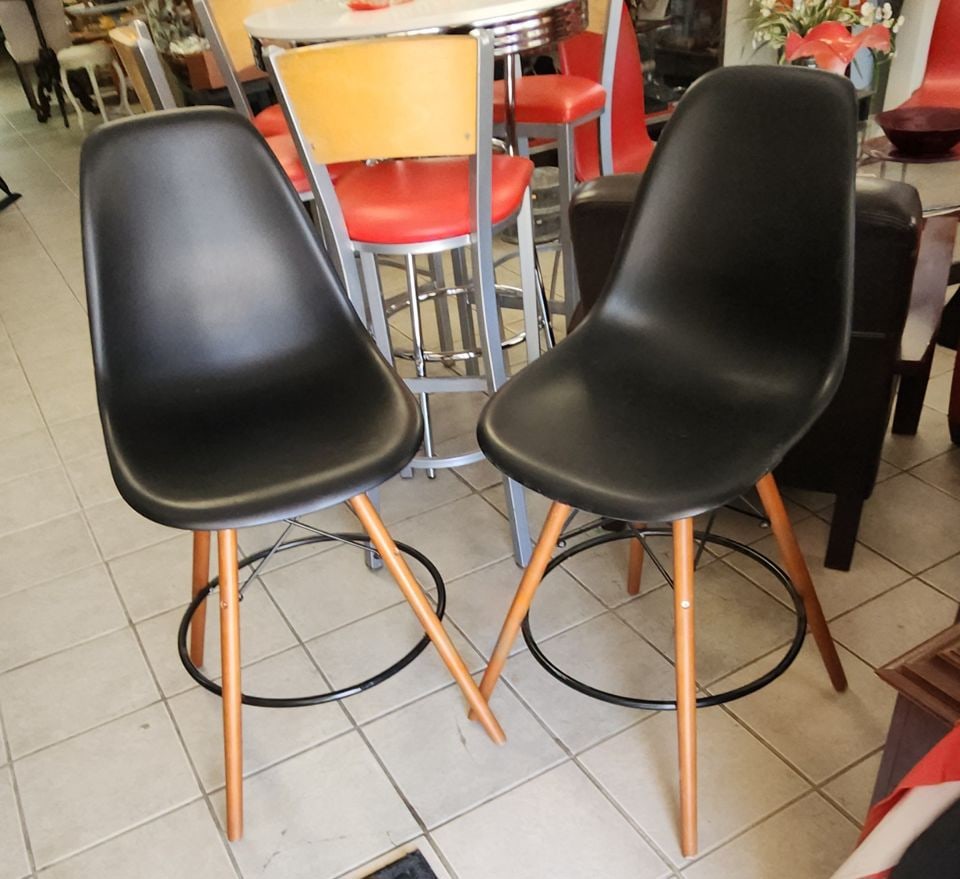 PAIR OF RETRO HERMAN MILLER EAMES STYLE MOLDED TULIP SCANDINAVIAN MODERN POLYCARBONATE BAR STOOL - 2