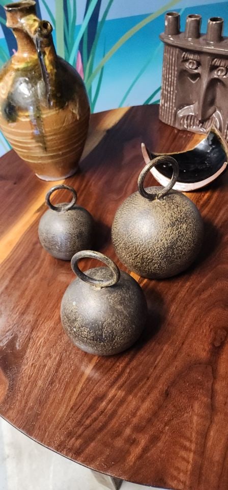 Fantastic set of 3 iron vintage balls with rings. - 4