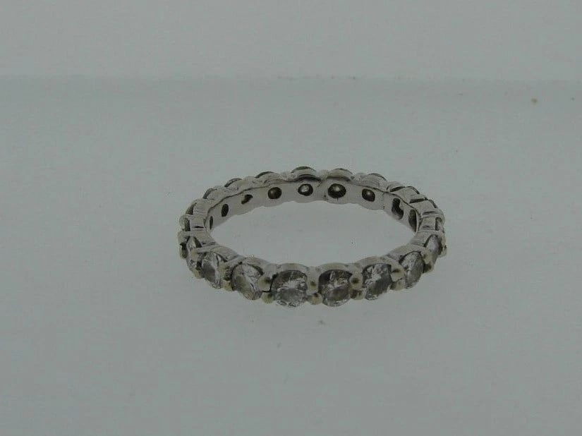 14K WHITE GOLD DIAMOND ETERNITY BAND RING - 7