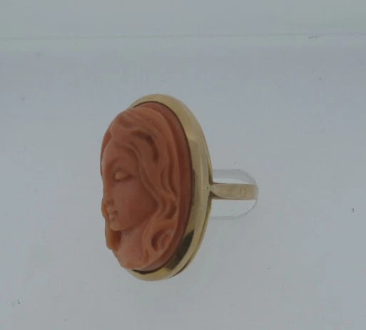 18K YELLOW GOLD CARVED CORAL RING C.1970 VINTAGE STAMPED - 7