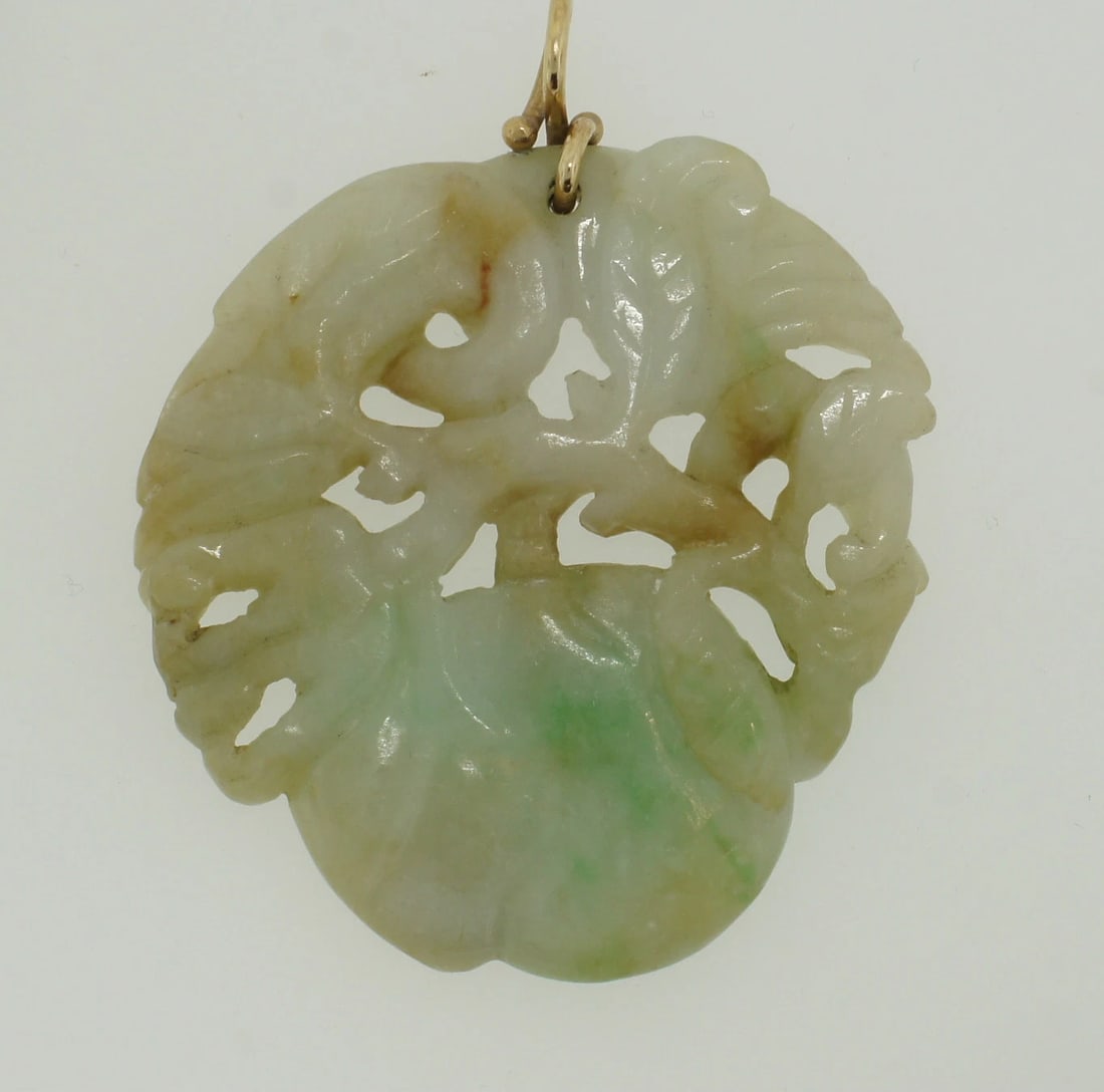 APPLE JADE PENDANT GOLD BAIL HAND CARVED C.1940 - 2