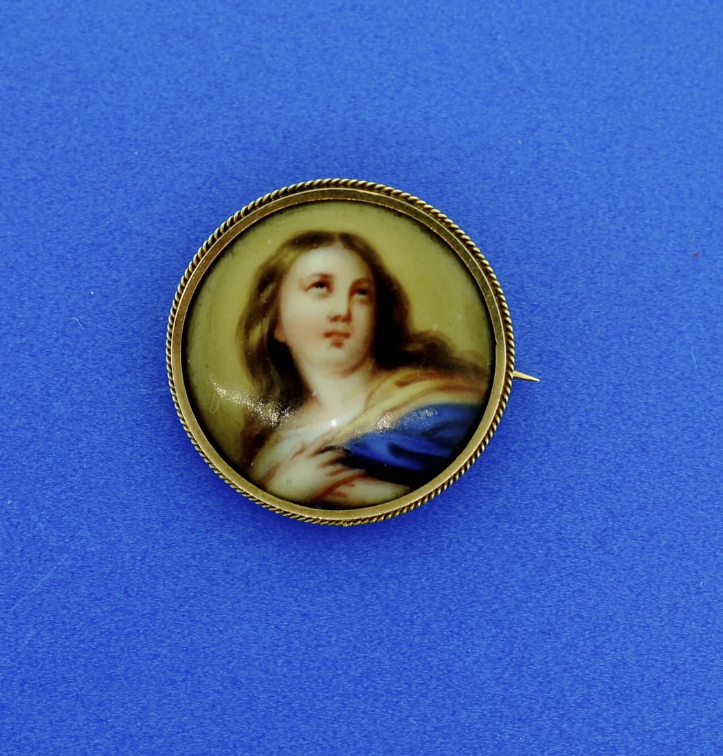 C.1900 UNIQUE 10K YELLOW GOLD PIN BROOCH HAND PAINTED ENAMEL EUROPEAN FRAME: Title: C.1900 UNIQUE 10K YELLOW GOLD PIN BROOCH HAND PAINTED ENAMEL EUROPEAN FRAME Description: Fine Jewelry, Arts & Antiques Purveyors and Purchasers of Antique and Estate Pieces N-ATO