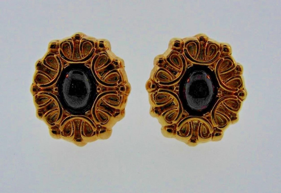 CHIC Italian 14k Yellow Gold & Garnet Clip On Earrings: Title: CHIC Italian 14k Yellow Gold & Garnet Clip On Earrings Description: DK 14k Yellow Gold & Garnet Earrings Italy & Clip On · Wonderful earrings that is a necessity in your collection. 