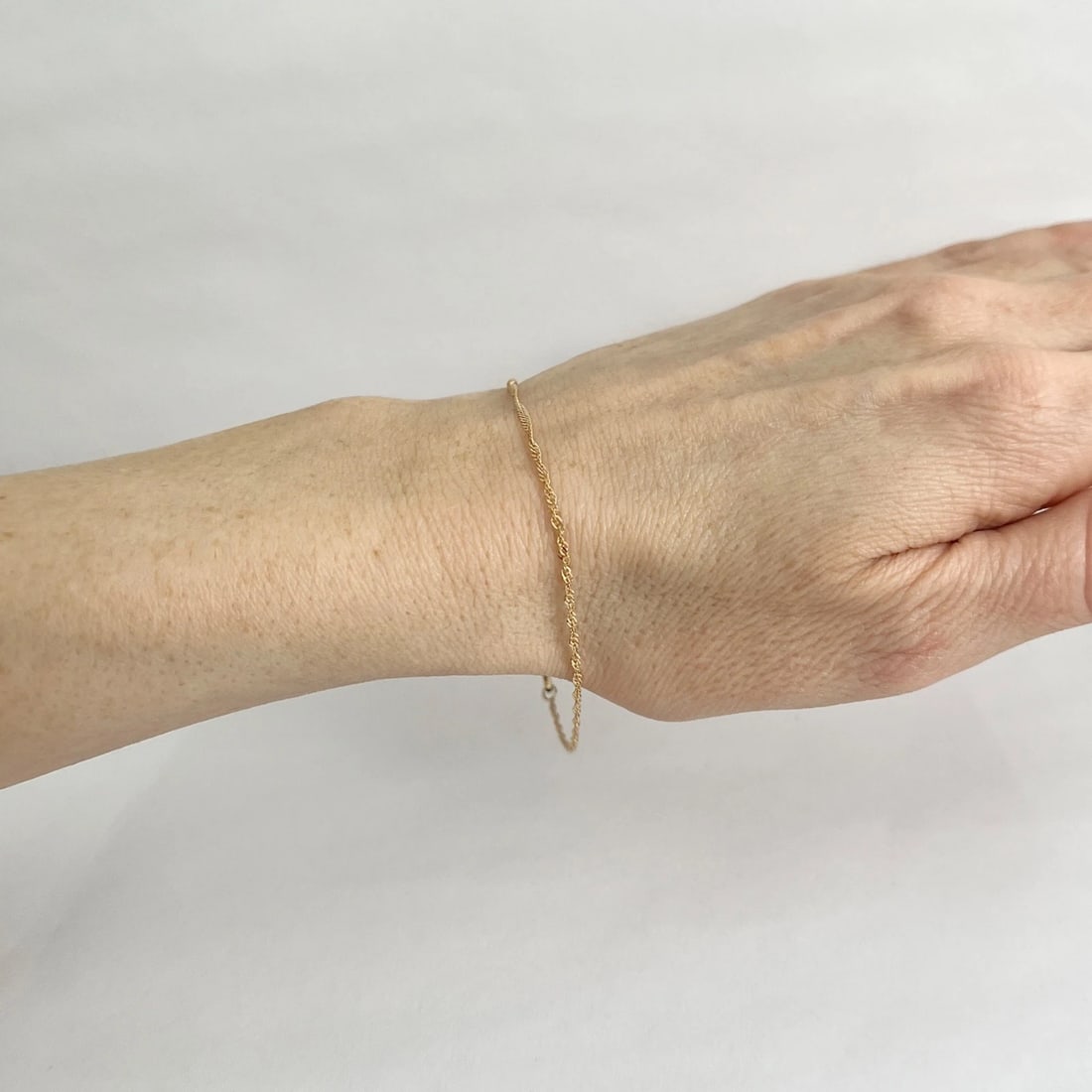 Thin Twisted Singapore Chain Bracelet 14K Yellow Gold, 7.5 Inches, .78 Grams - 5