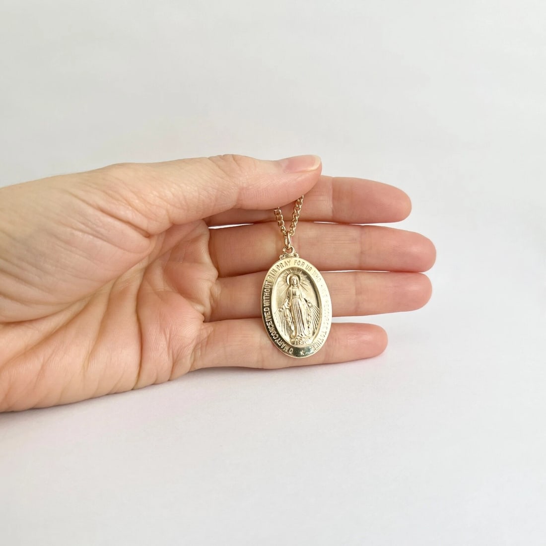 Mother Mary Miraculous Medal Religious Pendant Necklace 14K Yellow Gold, 14.54 G - 3