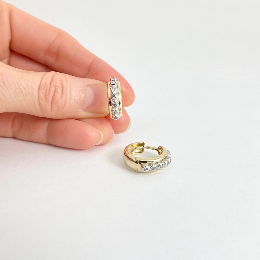 Estate Two-Tone CZ Cubic Zirconia Huggie Hoop Earrings 14K Yellow Gold, 3.12 Gr - 3