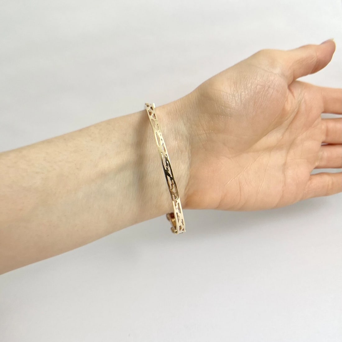 Oval Garnet Gemstone Filigree Bangle Bracelet 14K Yellow Gold, 13.32 Grams - 6