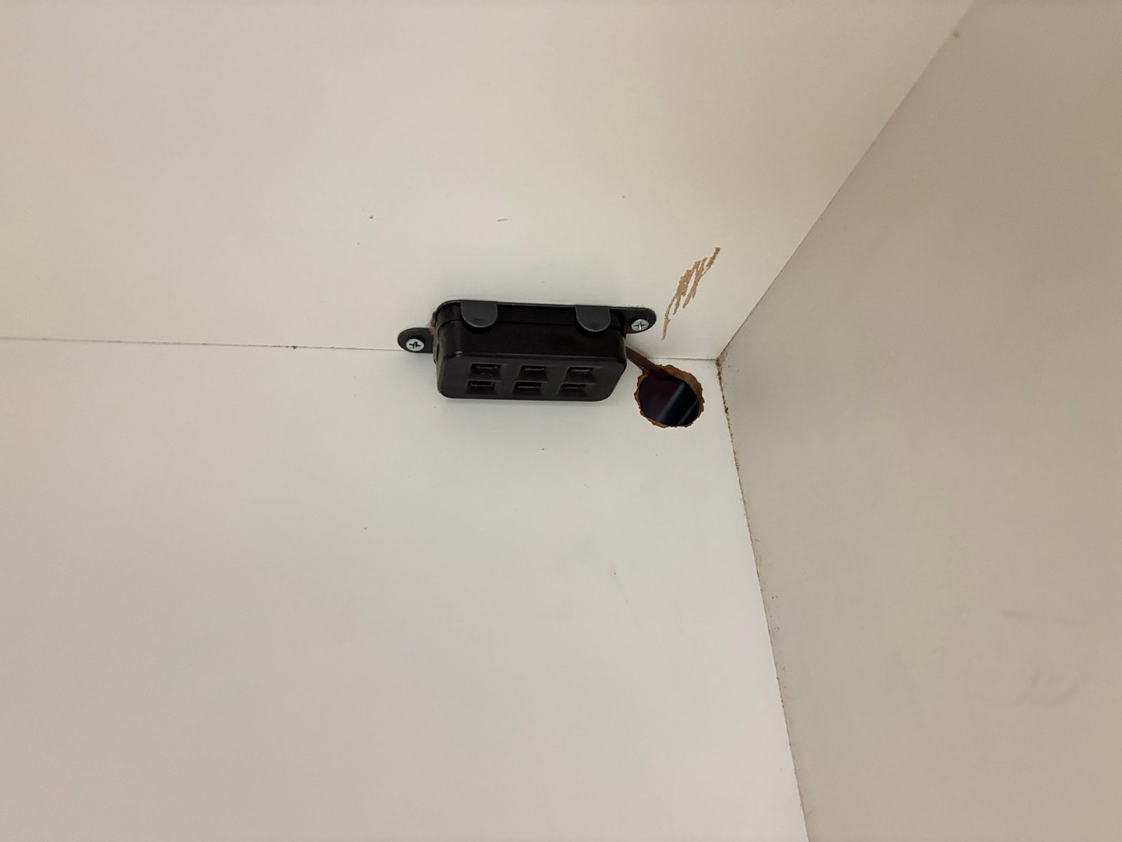 1970's Brass and Mirror Three Door Cabinet by Ello - 19