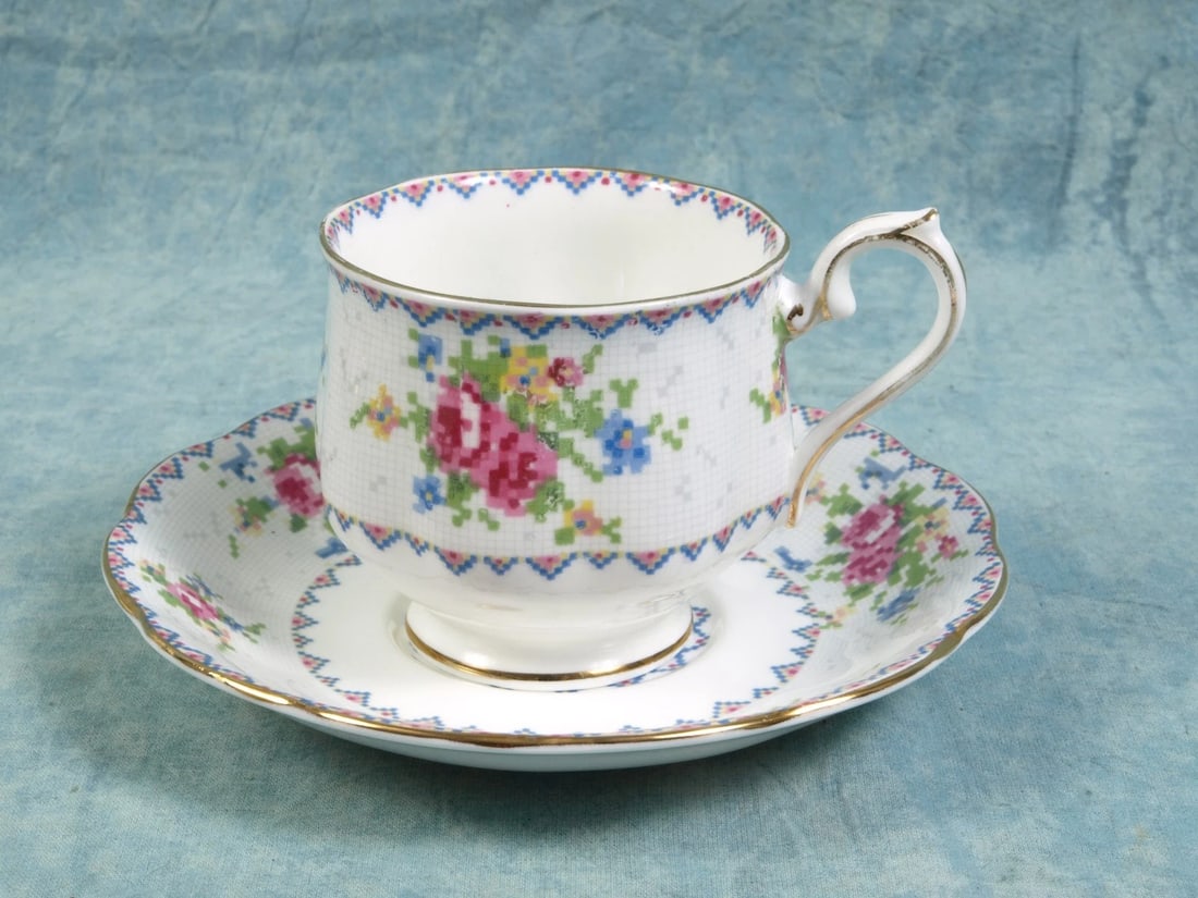 Royal Albert Petit Point Bone China Tea Coffee Cup Saucer 1930s England - 2