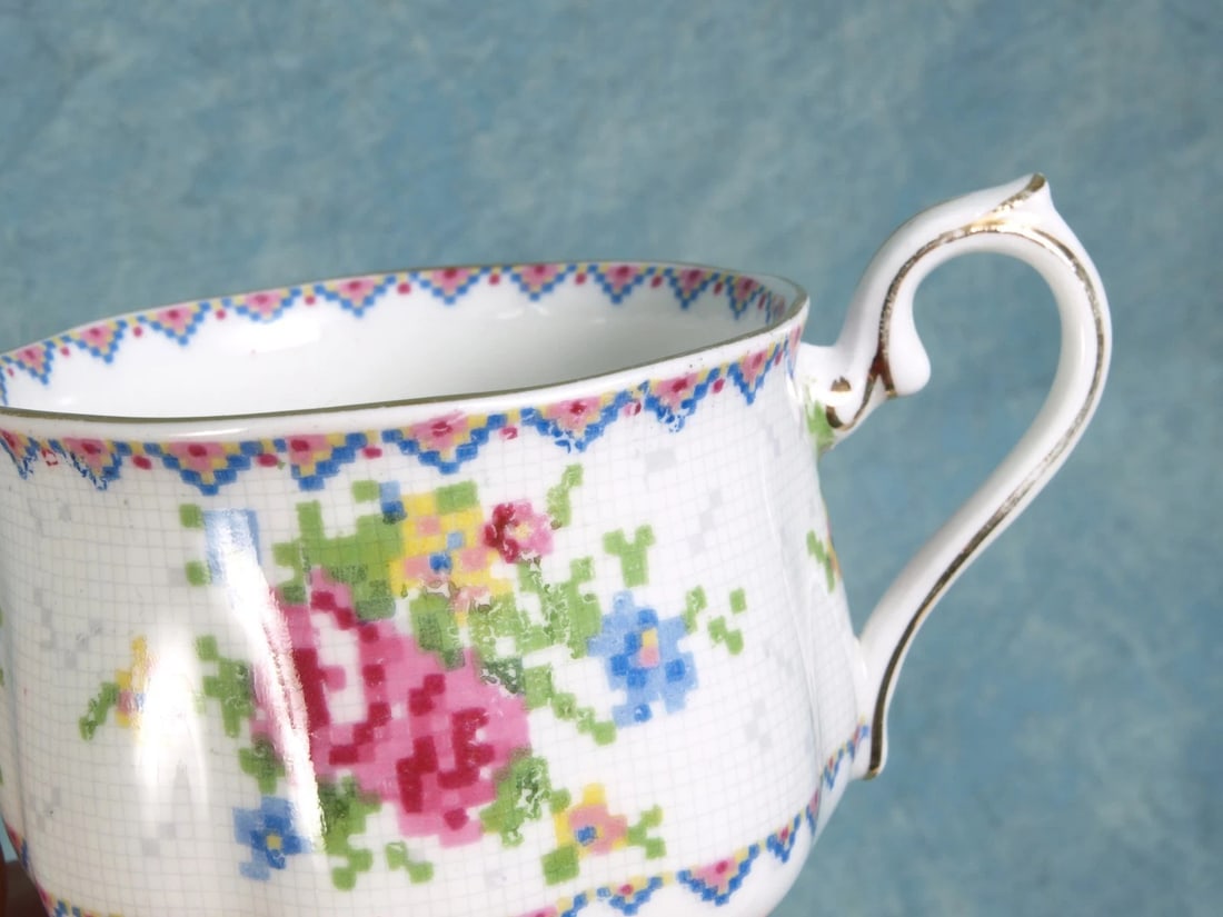 Royal Albert Petit Point Bone China Tea Coffee Cup Saucer 1930s England - 3