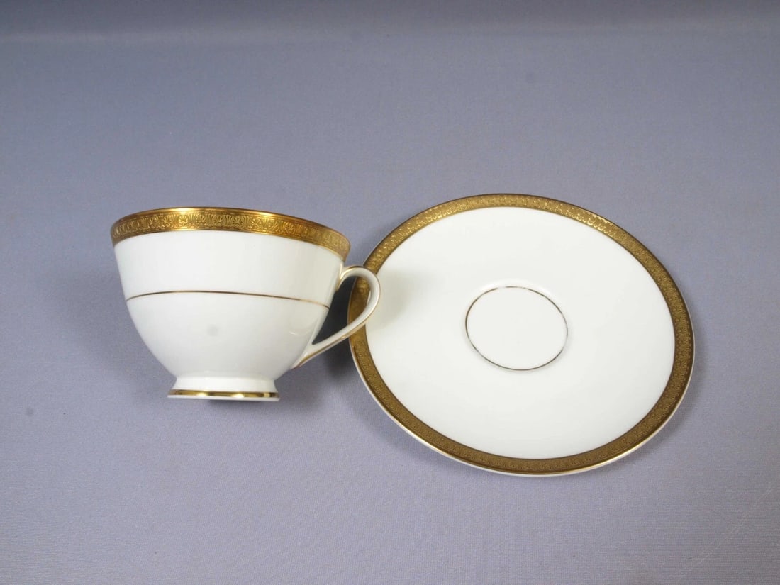 ROYAL DOULTON ROYAL GOLD Coffee Tea Teacup Saucer Set H4980 England - 2