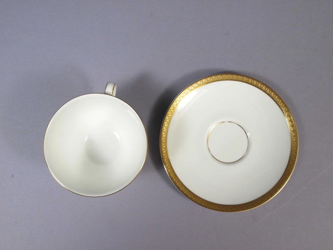 ROYAL DOULTON ROYAL GOLD Coffee Tea Teacup Saucer Set H4980 England - 3