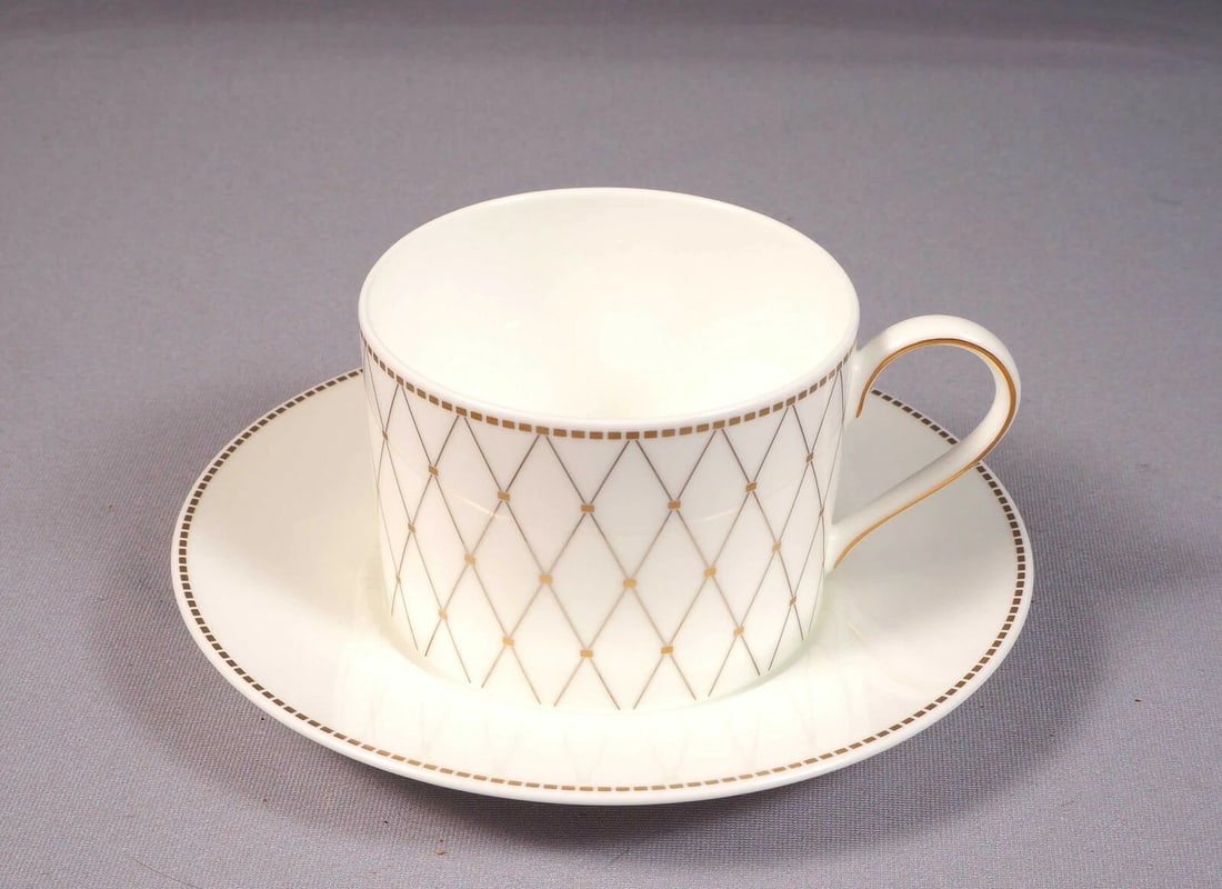 Marc Jacobs Waterford JEAN Coffee Tea Cup Saucer Fine Bone China Gold: Title: Marc Jacobs Waterford JEAN Coffee Tea Cup Saucer Fine Bone China Gold Description: . This is rare and gorgeous Coffee/Tea cup and Saucer set. The set is designed by Marc Jacobs for Waterford. M