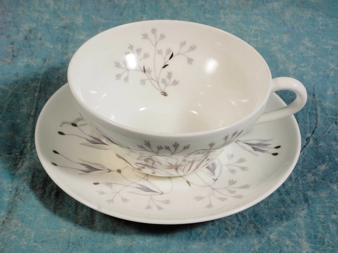 Classic Wedgwood Wild Oats W4166 Coffee Tea cup Saucer Set Platinum Silver: Title: Classic Wedgwood Wild Oats W4166 Coffee Tea cup Saucer Set Platinum Silver Description: . This very rare and beautiful set of one Coffee/Teacup with Saucer, made by WEDGWOOD in Wild Oats patter