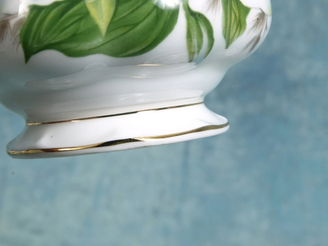 Royal Albert Trillium Bone China Coffee Tea Cup Saucer gold white green England - 3