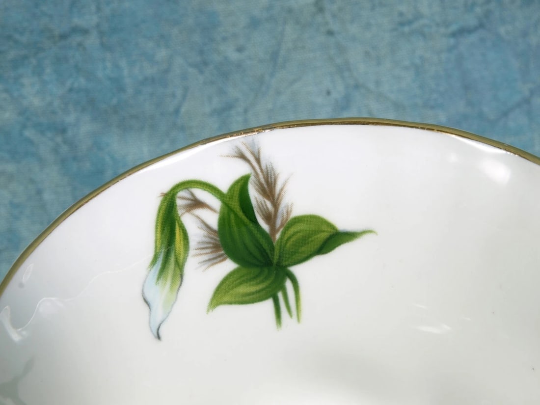 Royal Albert Trillium Bone China Coffee Tea Cup Saucer Classy gold white green - 4