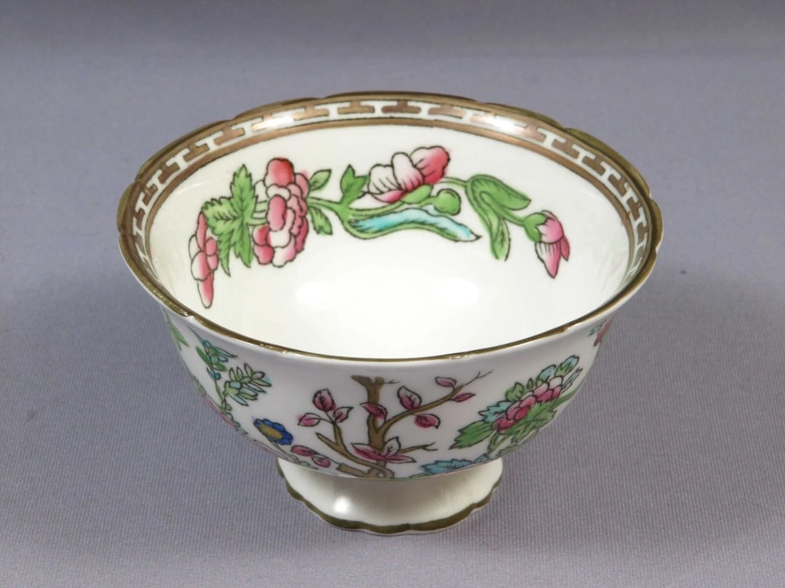 Coalport Indian Tree Open Sugar Bowl Only England Green Mark: Title: Coalport Indian Tree Open Sugar Bowl Only England Green Mark Description: . This is one Open sugar bowl, made by Coalport, England in the famous Indian tree pattern. The pattern includes the