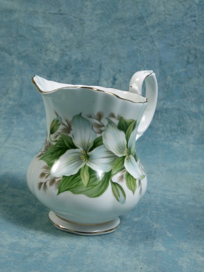 Royal Albert Trillium Creamer and Open Sugar Bowl Set gold white green - 2