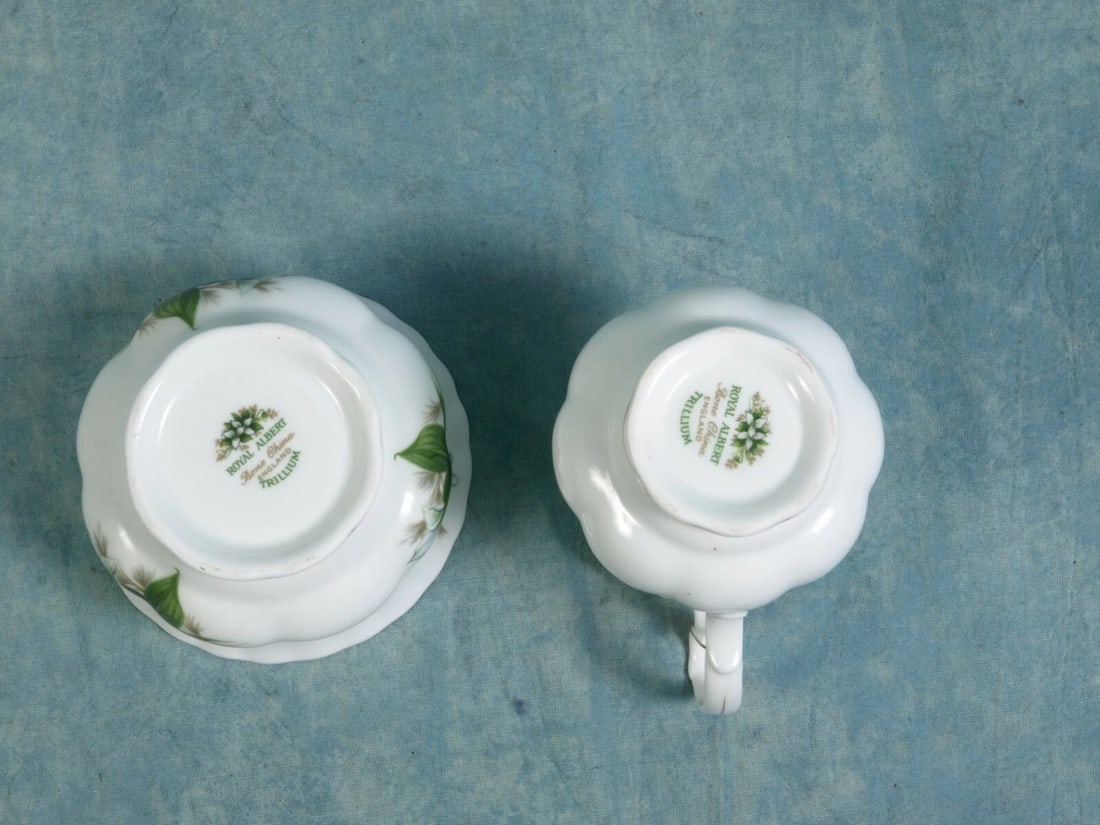 Royal Albert Trillium Creamer and Open Sugar Bowl Set gold white green - 4