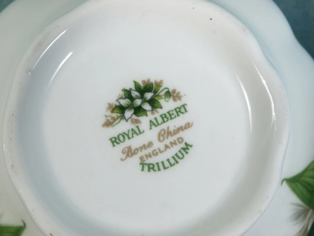 Royal Albert Trillium Creamer and Open Sugar Bowl Set gold white green - 5