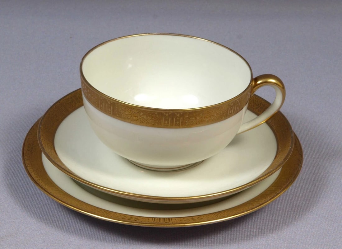 LIMOGES France T&V Tressemanes Vogt Raynaud Tea Coffee Cup Plate TRIO GOLD (1 of 5)