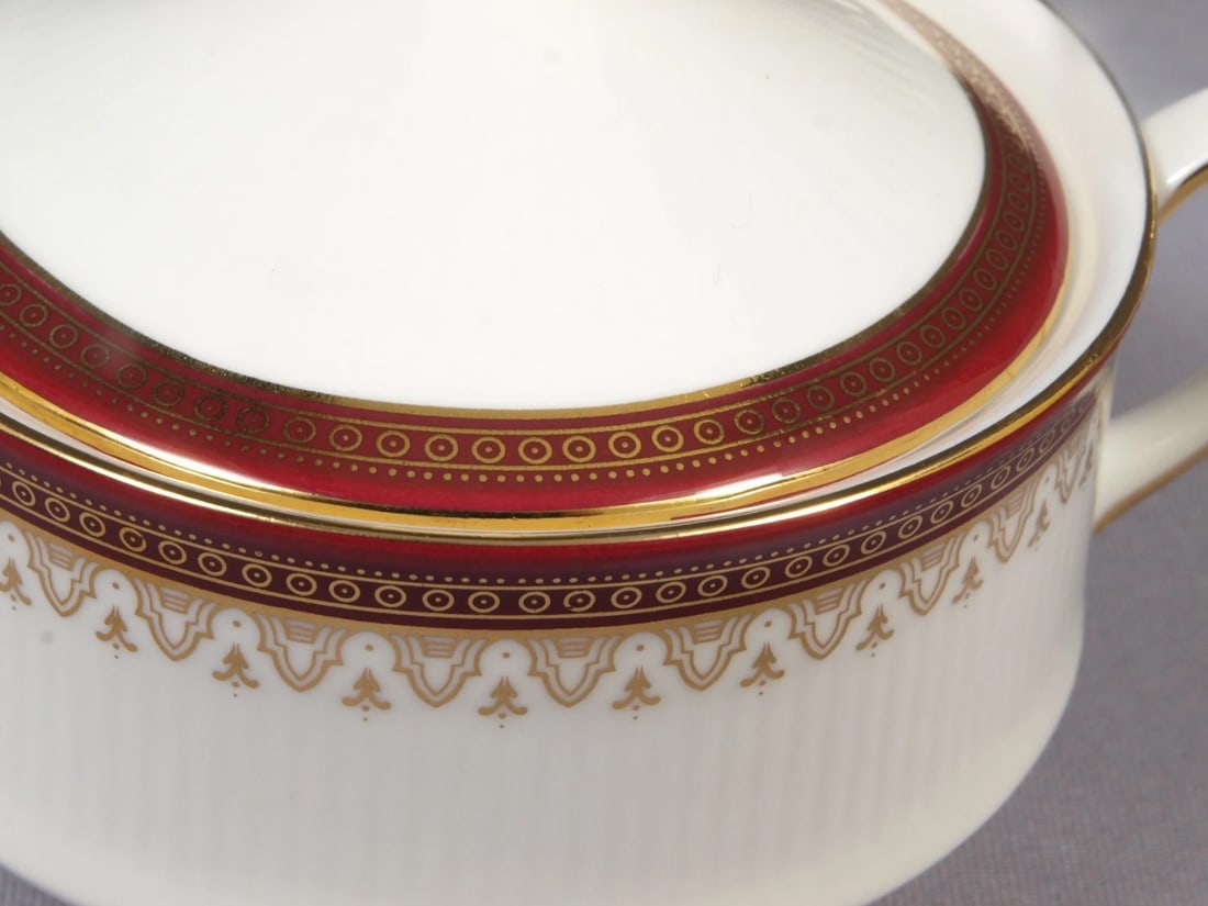 Royal Albert Paragon HOLYROOD Creamer Milk Jug Covered Sugar Bowl SET England - 2