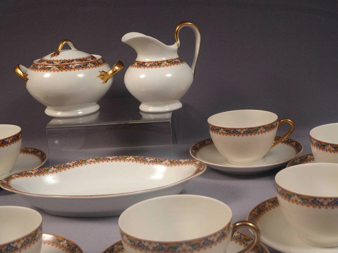 Limoges T&V Tressemann & Vogt France French Vintage COFFEE TEA Cups Saucers (1 of 10)