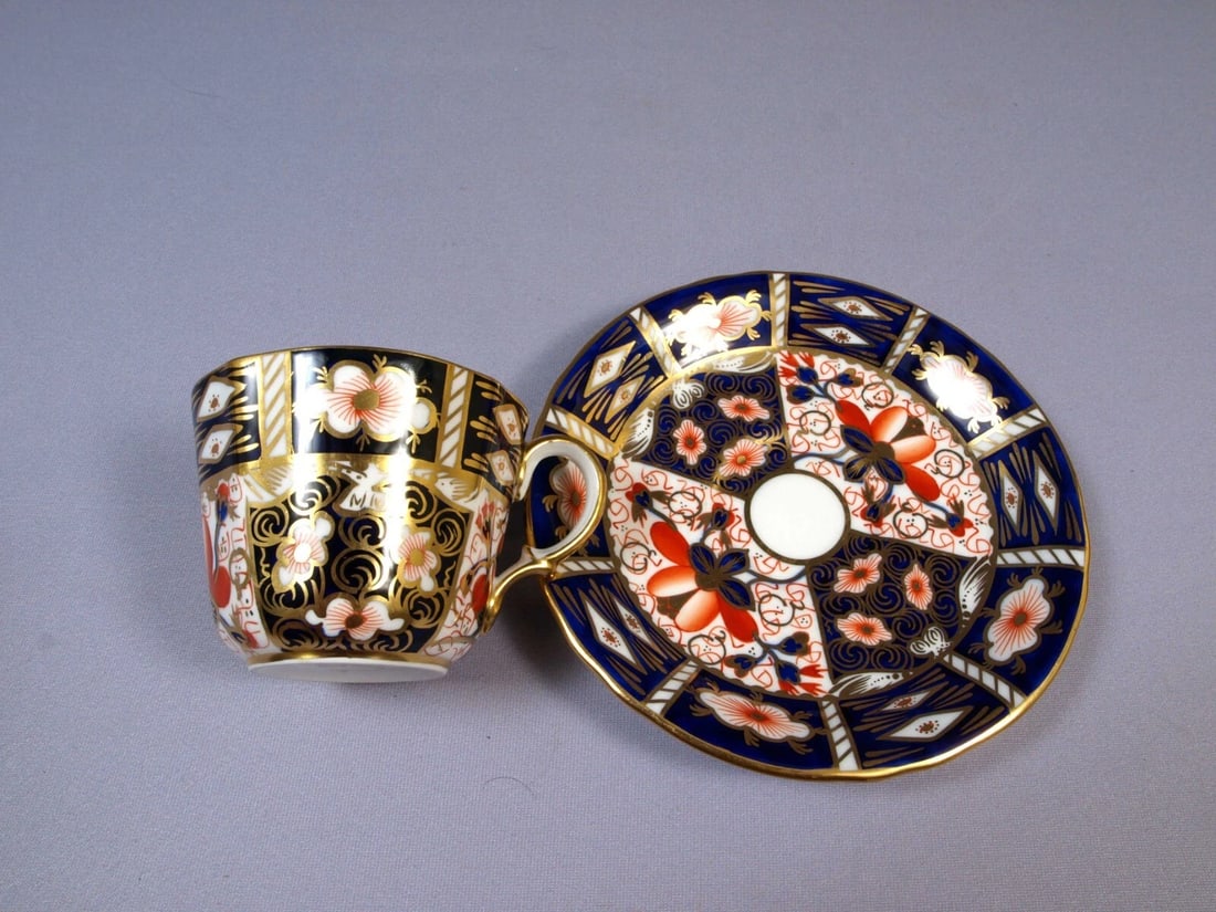 ROYAL CROWN DERBY ROYAL Traditional Imari Tea Coffee Cup Saucer 2451 - 2