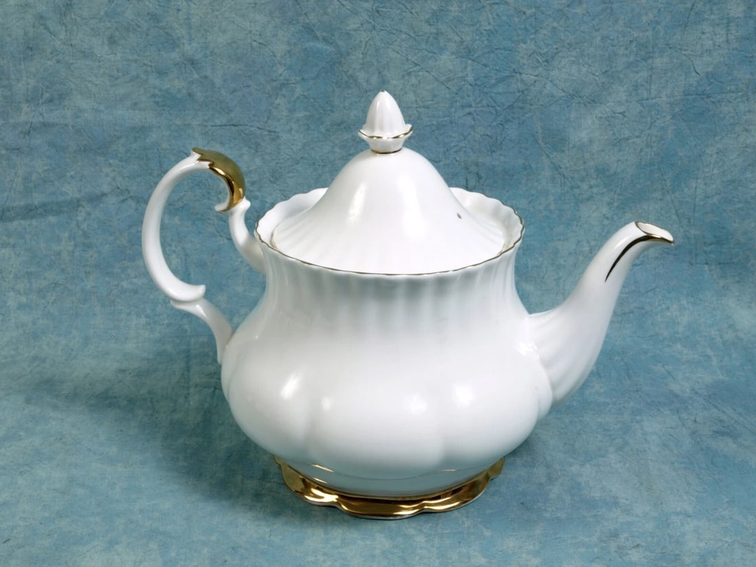 Royal Albert Val D'Or Coffee Pot Teapot England Bone China Large Gold White - 2