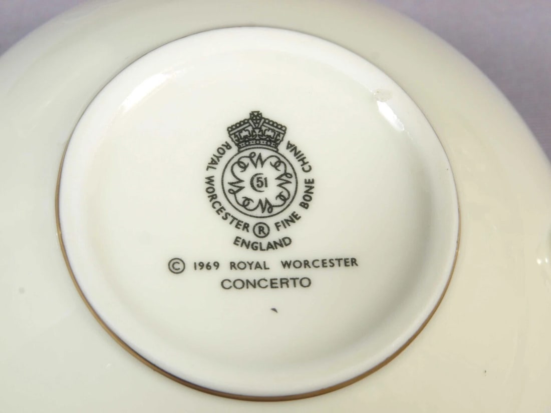 Royal Worcester CONCERTO Creamer Milk Jug Covered Sugar Bowl SET Embossed Flower - 4