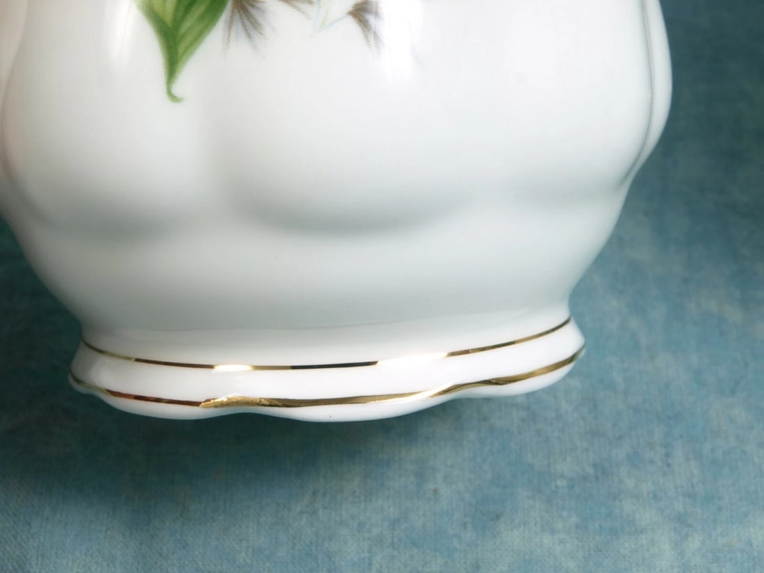 Royal Albert Trillium COFFEE MUG gold white green Bone China Vintage - 2