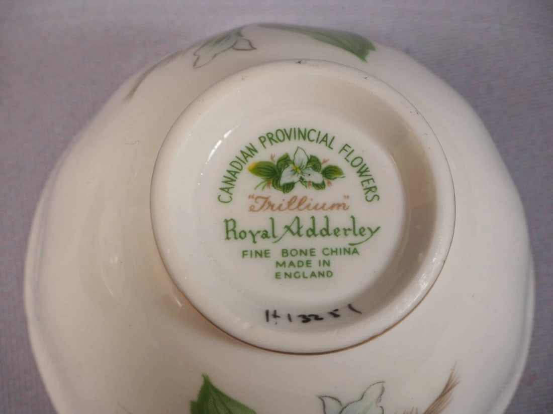 Royal Adderley Trillium Small Creamer and Open Sugar Bowl gold white Dish - 4