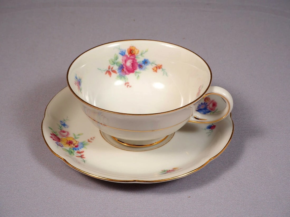 Royal Bayreuth TEA CUP & SAUCER Germany Bavaria Pale Rose Flowers ROB492: Title: Royal Bayreuth TEA CUP & SAUCER Germany Bavaria Pale Rose Flowers ROB492 Description: . This is a gorgeous set of one Coffee/Teacup and a saucer, from the Royal Bayreuth - Made in Germany. This