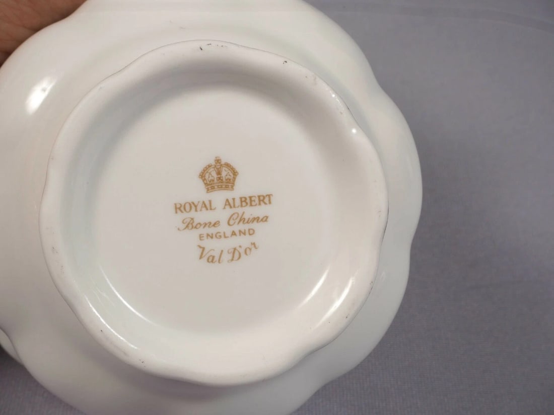 Royal Albert Val D'Or Sugar Bowl Creamer Milk Jug White Gold England - 4