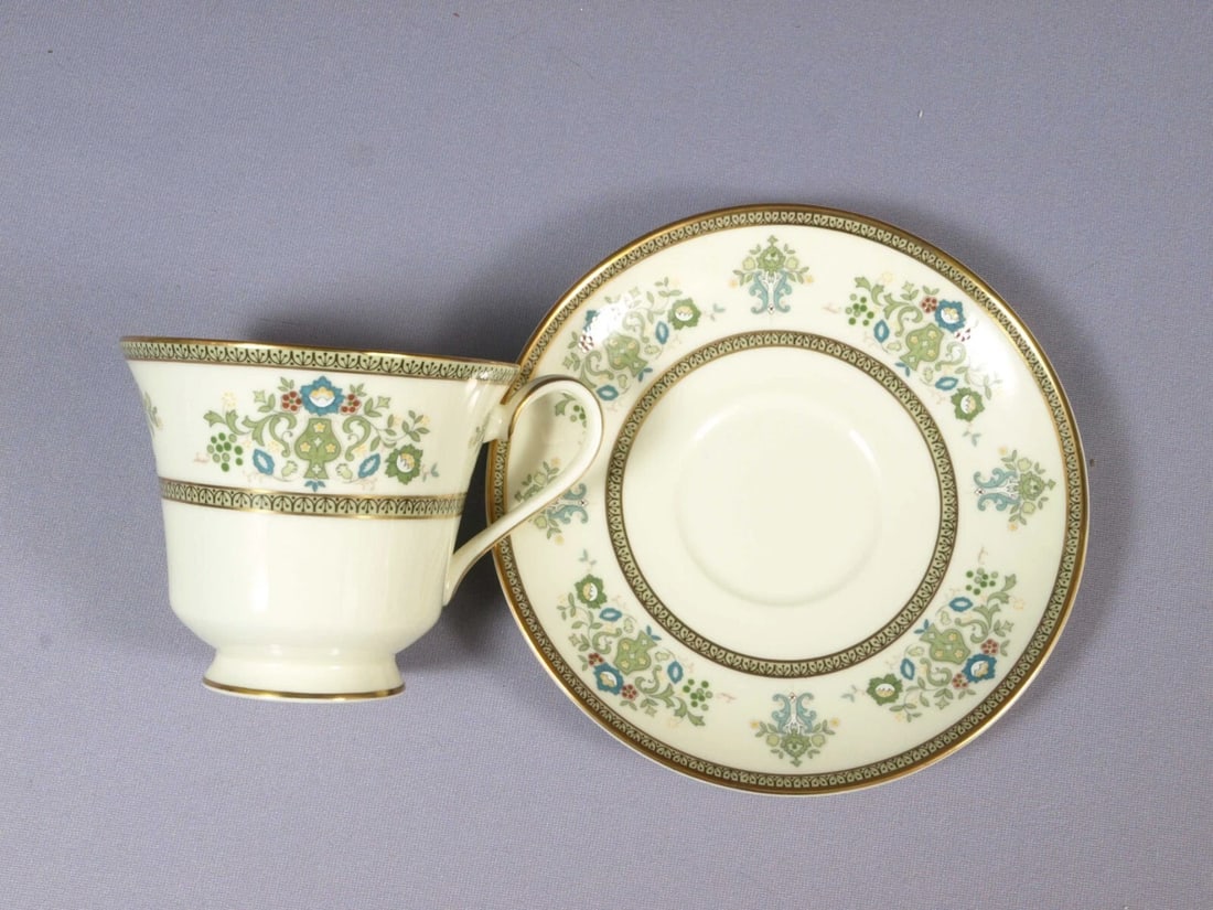 MINTON HENLEY Coffee Cup Teacup Saucer Set Green England (1 of 4)