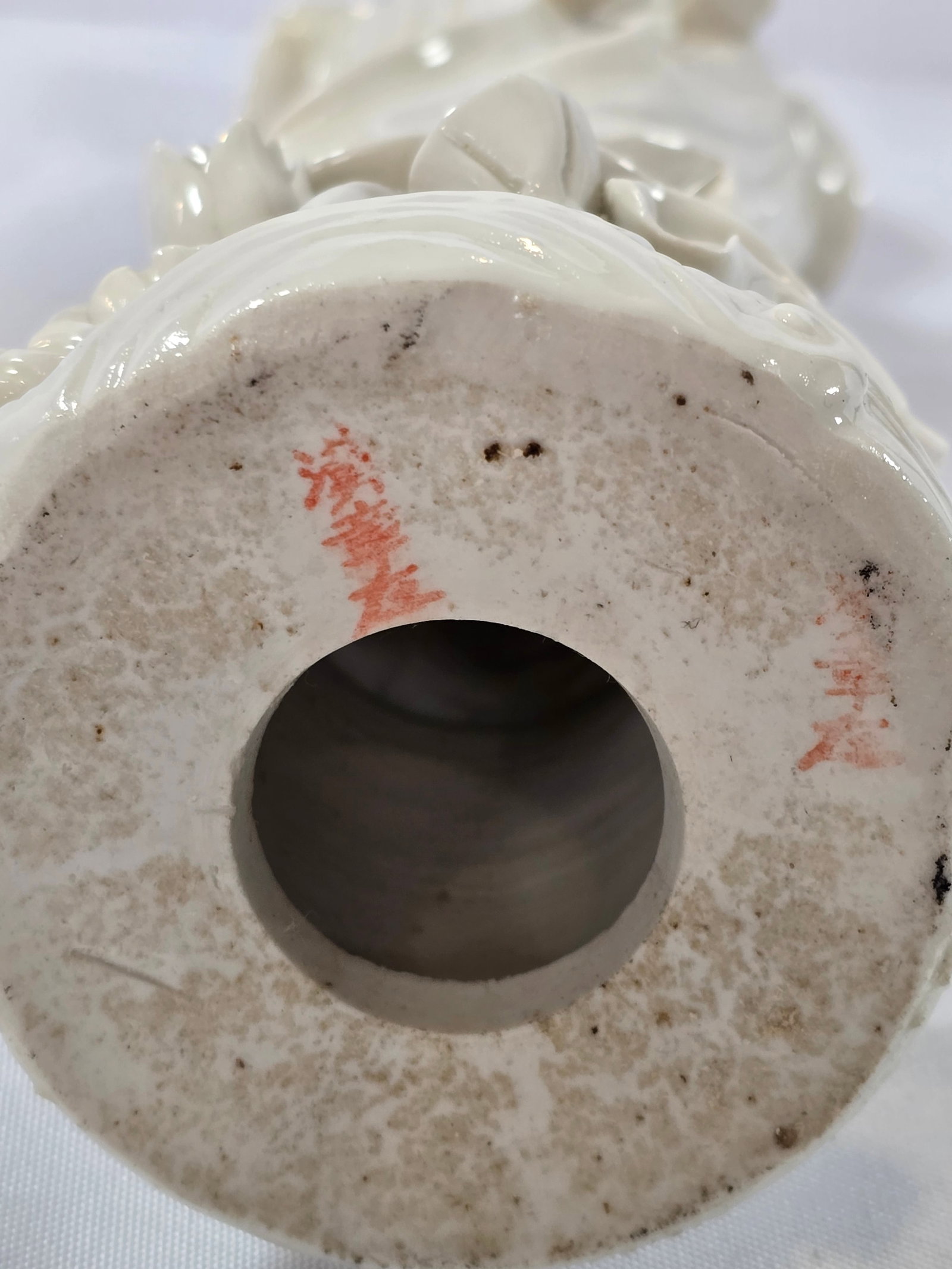 Blanc de Chine Porcelain Guanyin Figure - 4