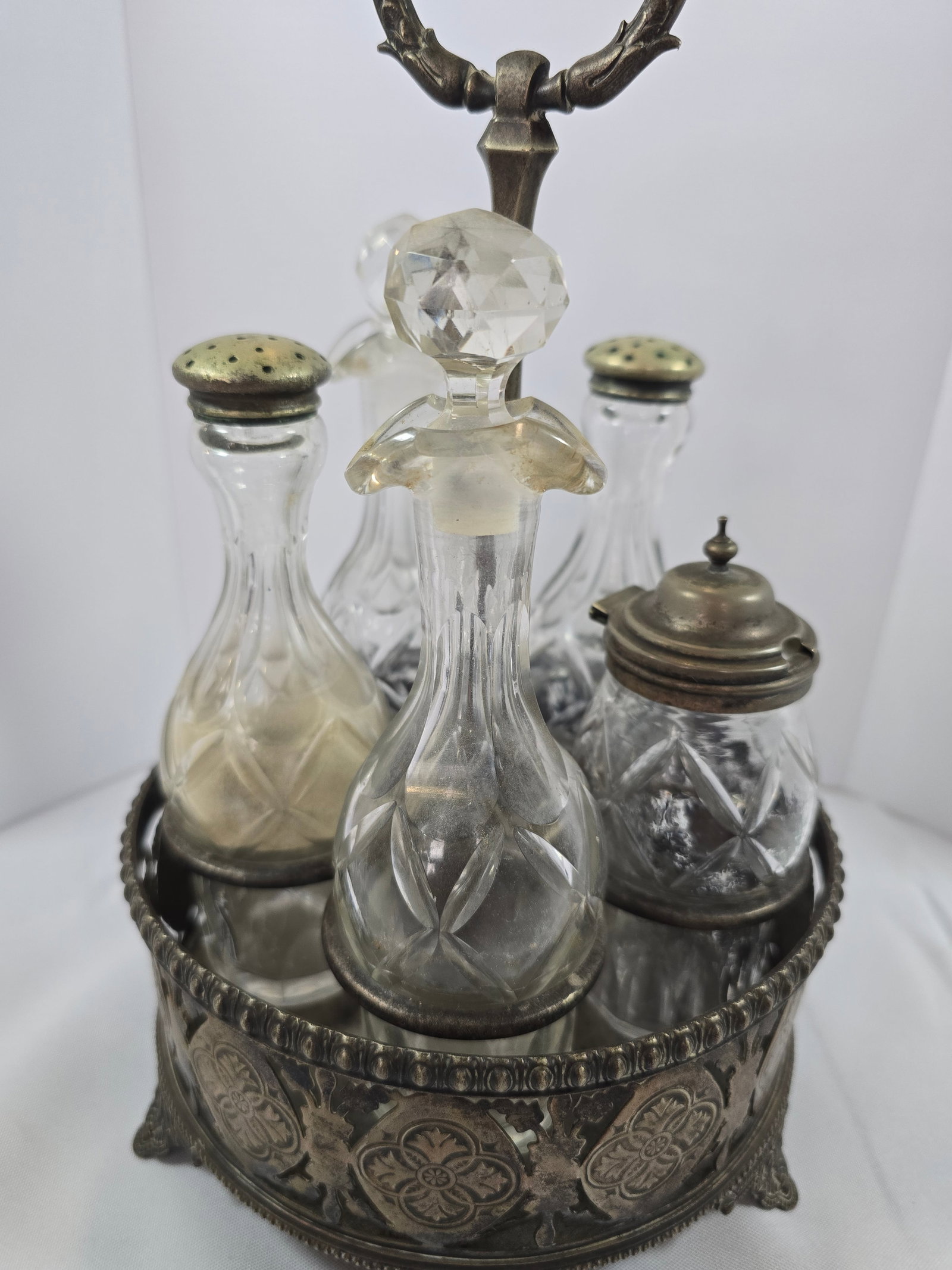 Victorian Silver Plate Cruet Set with Etched Glass Bottles - 2